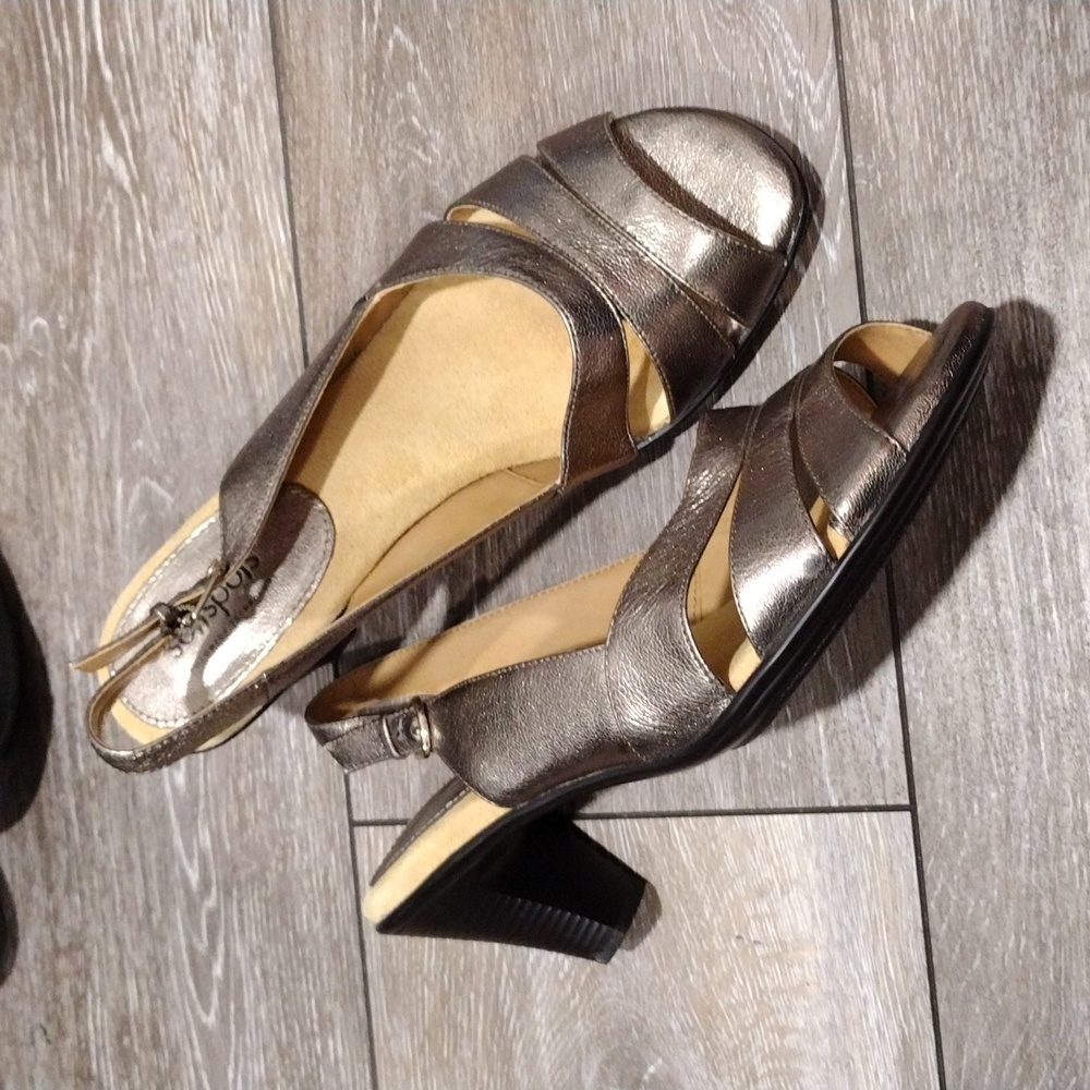 Softspots gold leather heeled sandals. Size 9 wide